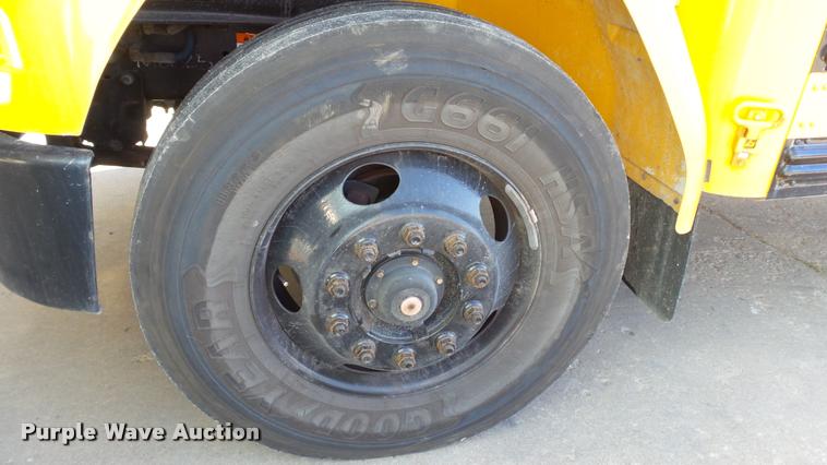 image for item K8126 2005 Freightliner FS65 Thomas school bus
