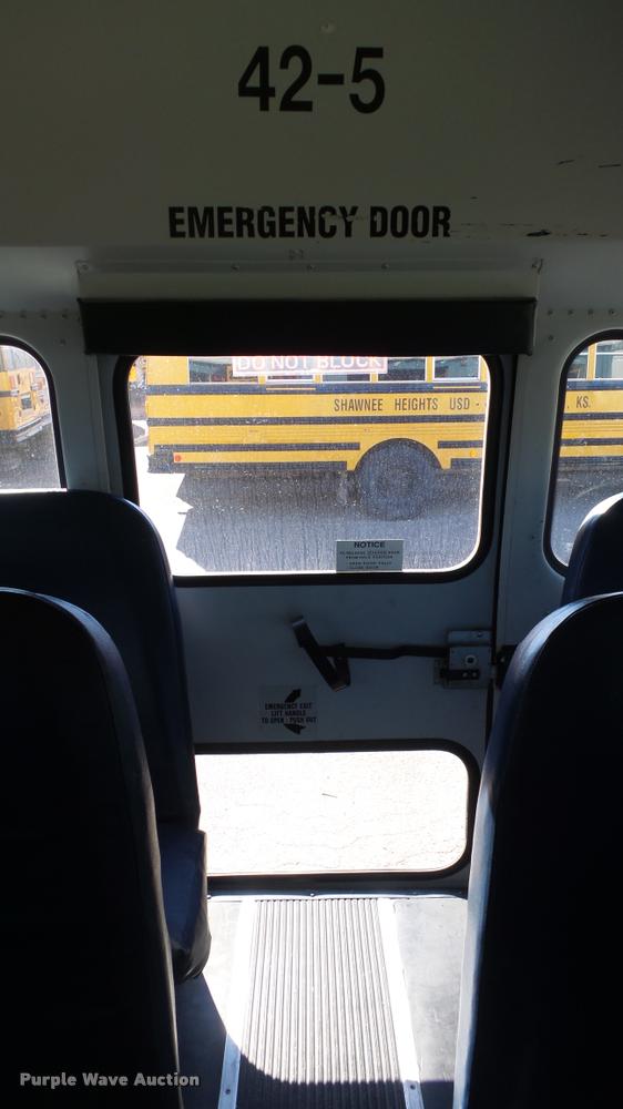image for item K8126 2005 Freightliner FS65 Thomas school bus
