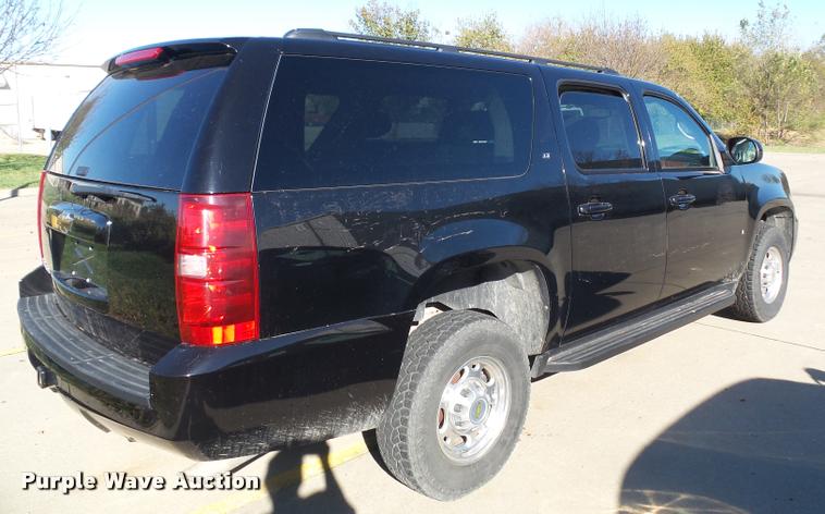 image for item K8127 2007 Chevrolet Suburban 2500 LT SUV