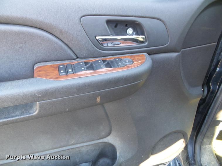 image for item K8127 2007 Chevrolet Suburban 2500 LT SUV