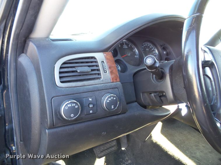 image for item K8127 2007 Chevrolet Suburban 2500 LT SUV