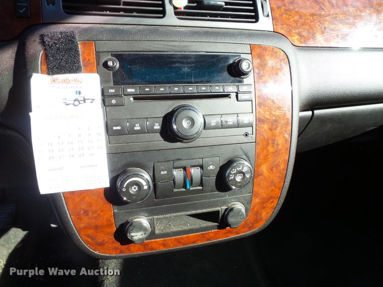 image for item K8127 2007 Chevrolet Suburban 2500 LT SUV