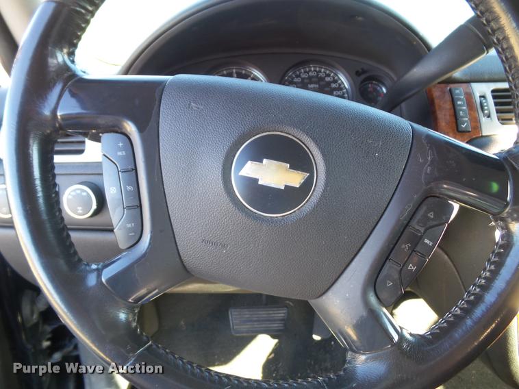 image for item K8127 2007 Chevrolet Suburban 2500 LT SUV