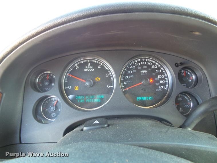 image for item K8127 2007 Chevrolet Suburban 2500 LT SUV