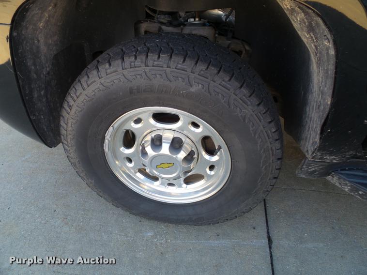 image for item K8127 2007 Chevrolet Suburban 2500 LT SUV