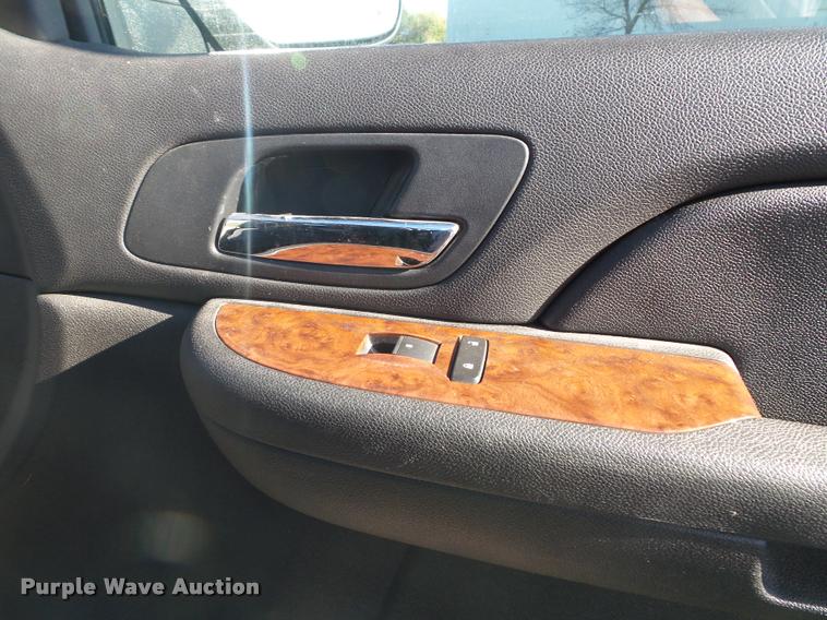 image for item K8127 2007 Chevrolet Suburban 2500 LT SUV