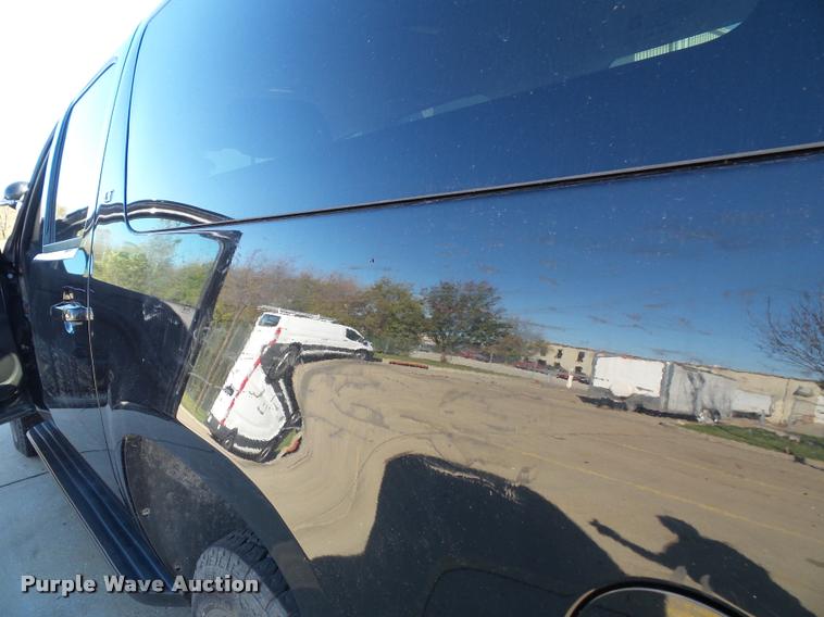 image for item K8127 2007 Chevrolet Suburban 2500 LT SUV