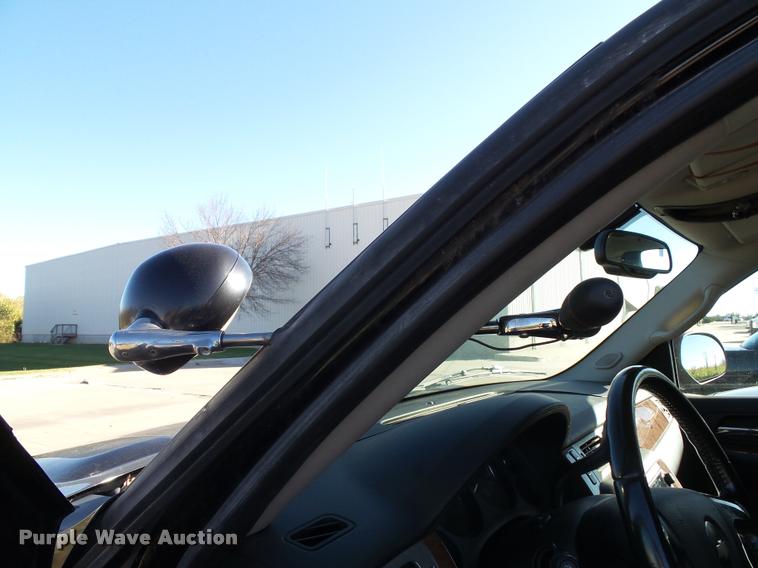 image for item K8127 2007 Chevrolet Suburban 2500 LT SUV