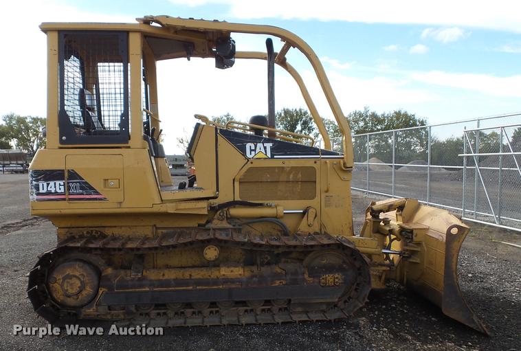 image for item K8133 2002 Caterpillar D4G XL dozer
