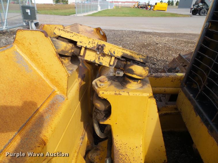 image for item K8133 2002 Caterpillar D4G XL dozer