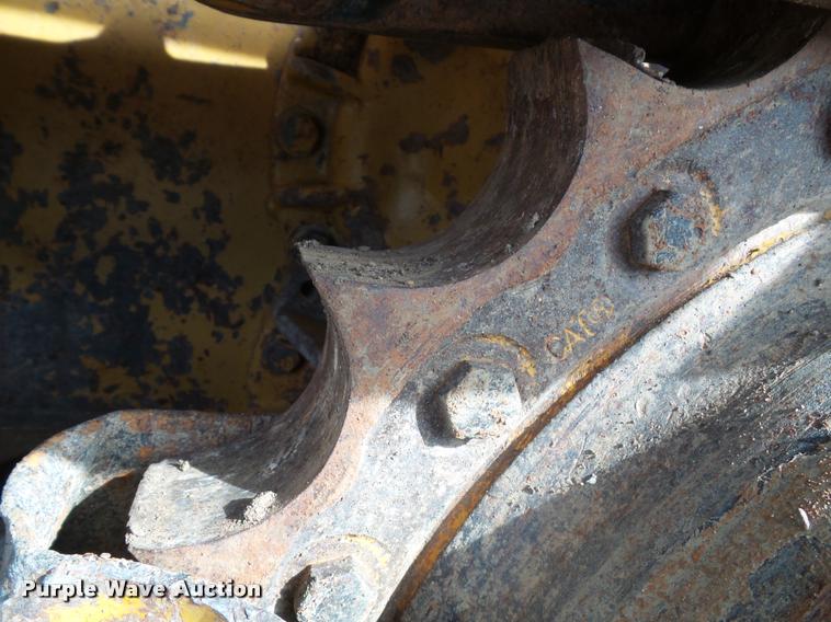 image for item K8133 2002 Caterpillar D4G XL dozer