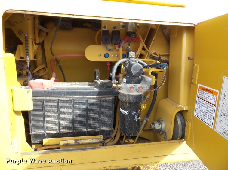 image for item K8133 2002 Caterpillar D4G XL dozer