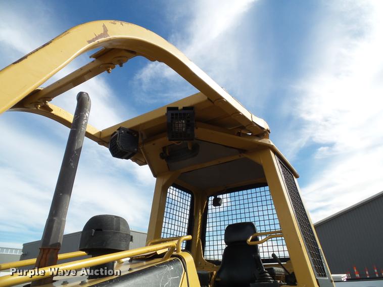 image for item K8133 2002 Caterpillar D4G XL dozer