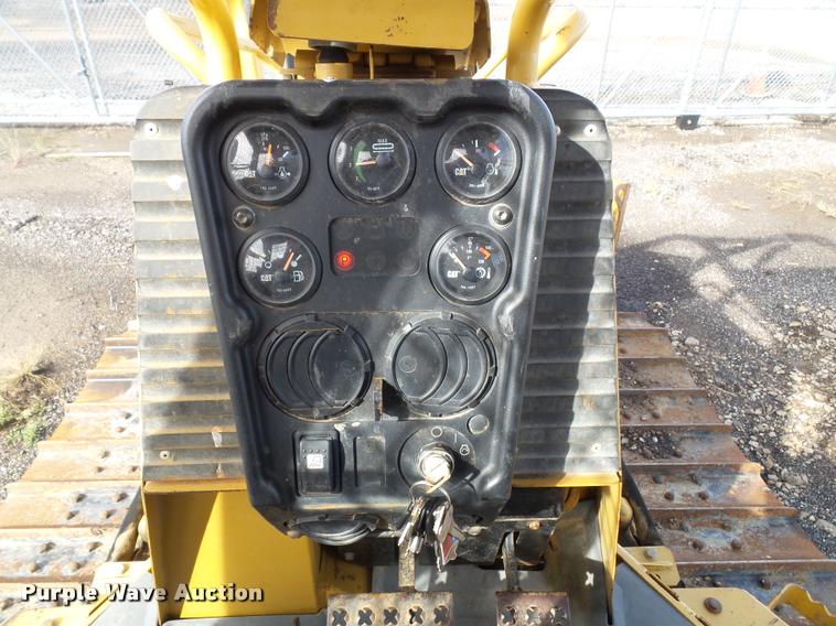 image for item K8133 2002 Caterpillar D4G XL dozer