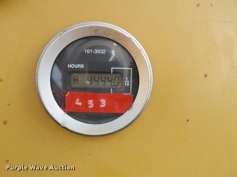 image for item K8133 2002 Caterpillar D4G XL dozer