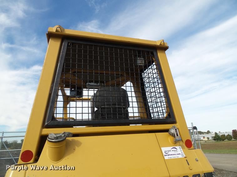image for item K8133 2002 Caterpillar D4G XL dozer