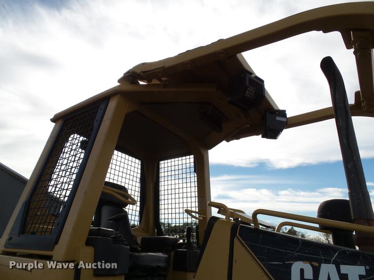 image for item K8133 2002 Caterpillar D4G XL dozer