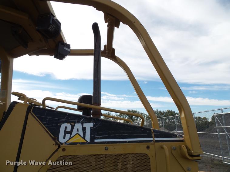 image for item K8133 2002 Caterpillar D4G XL dozer