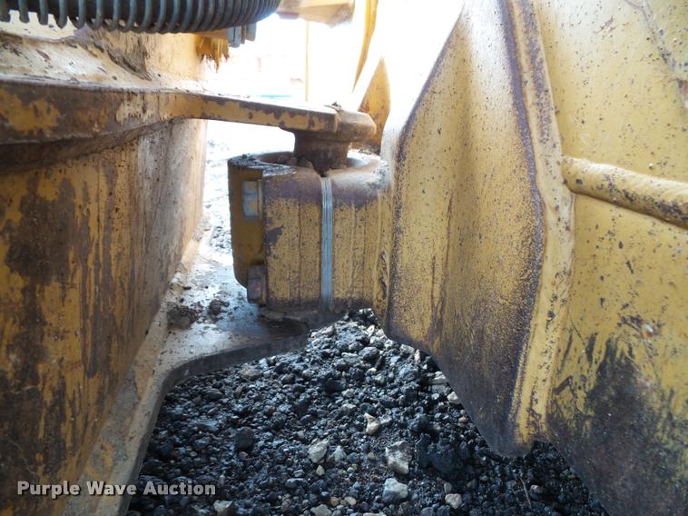 image for item K8133 2002 Caterpillar D4G XL dozer