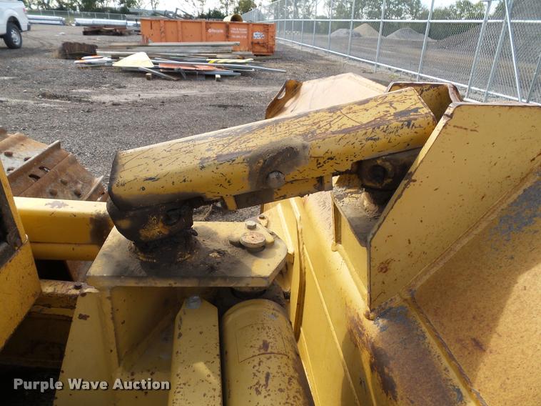image for item K8133 2002 Caterpillar D4G XL dozer