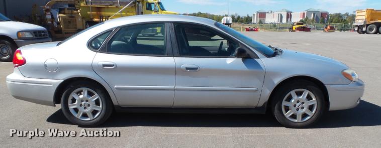 image for item K8146 2005 Ford Taurus SE