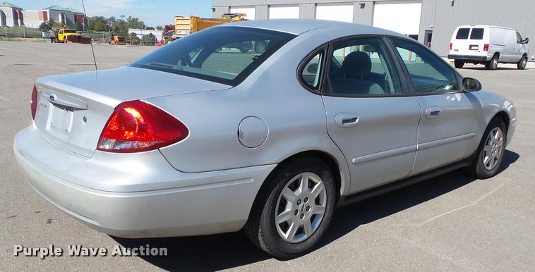image for item K8146 2005 Ford Taurus SE