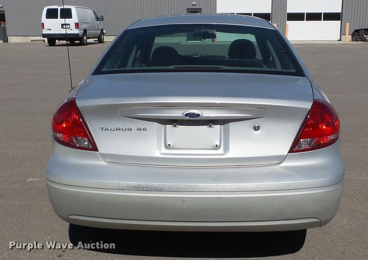 image for item K8146 2005 Ford Taurus SE