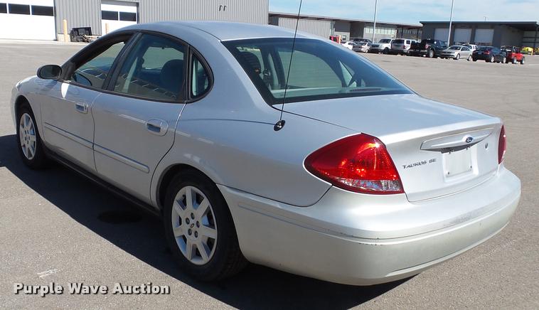 image for item K8146 2005 Ford Taurus SE