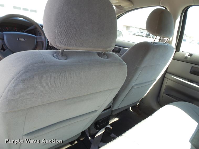 image for item K8146 2005 Ford Taurus SE