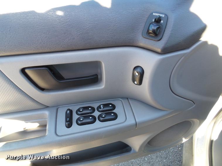 image for item K8146 2005 Ford Taurus SE