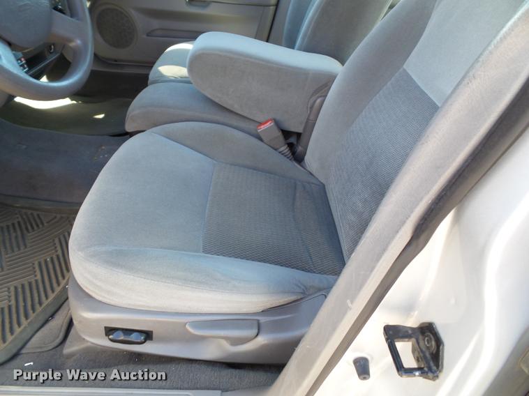 image for item K8146 2005 Ford Taurus SE