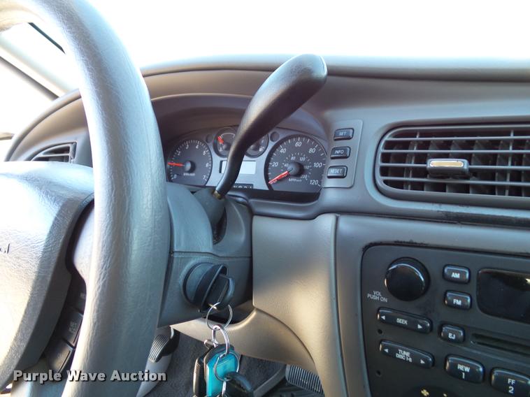 image for item K8146 2005 Ford Taurus SE