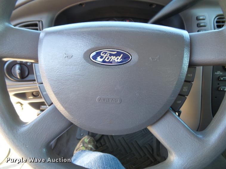 image for item K8146 2005 Ford Taurus SE