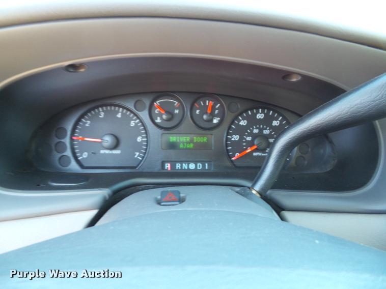 image for item K8146 2005 Ford Taurus SE