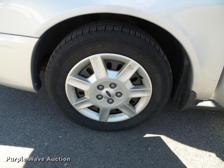 image for item K8146 2005 Ford Taurus SE