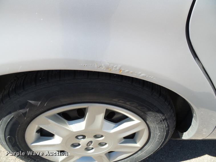 image for item K8146 2005 Ford Taurus SE