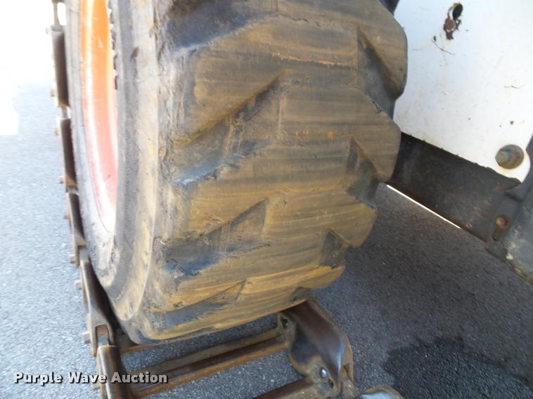image for item K8148 2007 Bobcat S330 skid steer