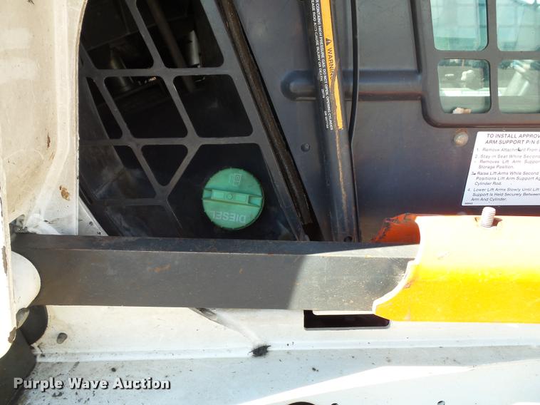 image for item K8148 2007 Bobcat S330 skid steer
