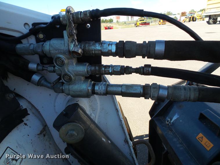 image for item K8148 2007 Bobcat S330 skid steer