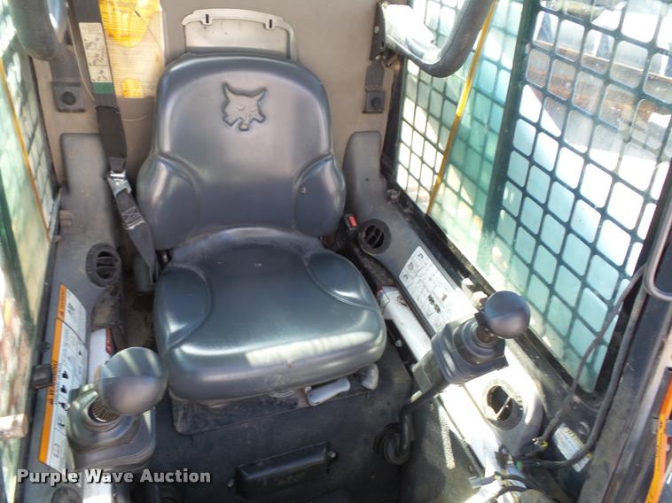 image for item K8148 2007 Bobcat S330 skid steer
