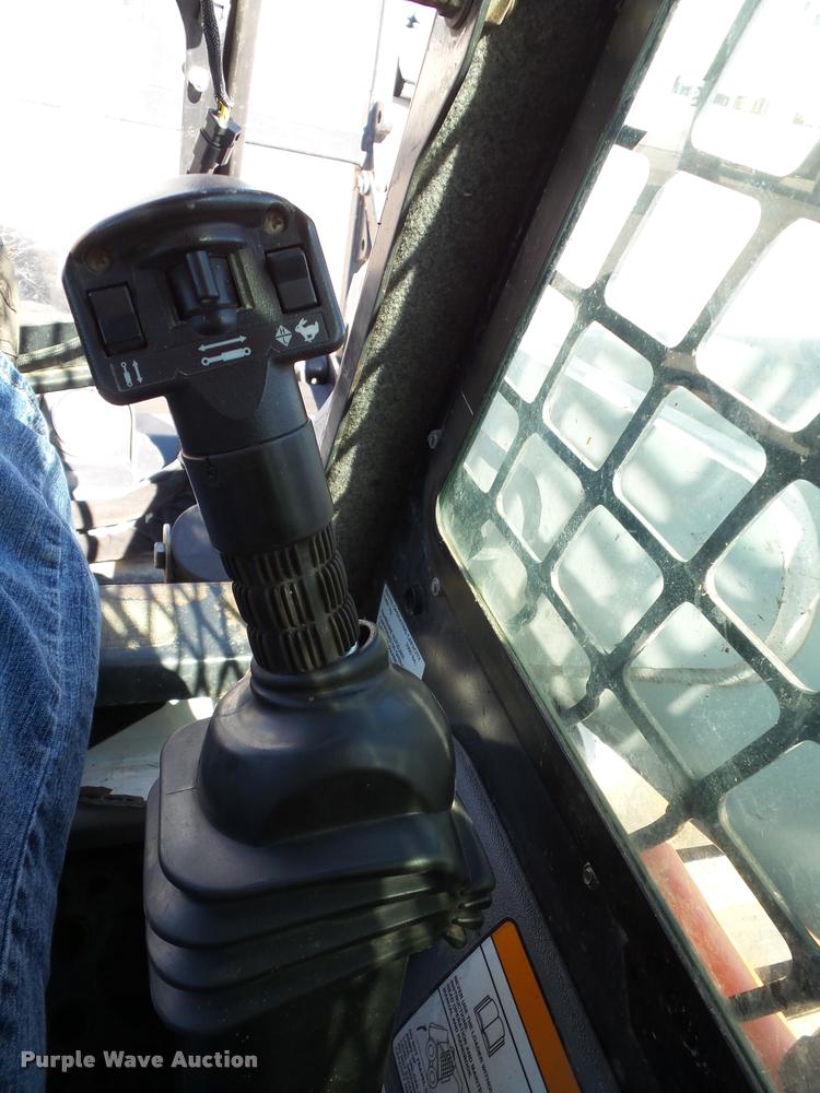 image for item K8148 2007 Bobcat S330 skid steer