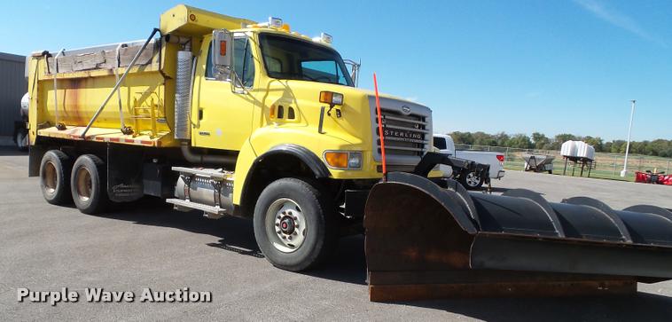 image for item K8149 2006 Sterling LT9500 dump truck