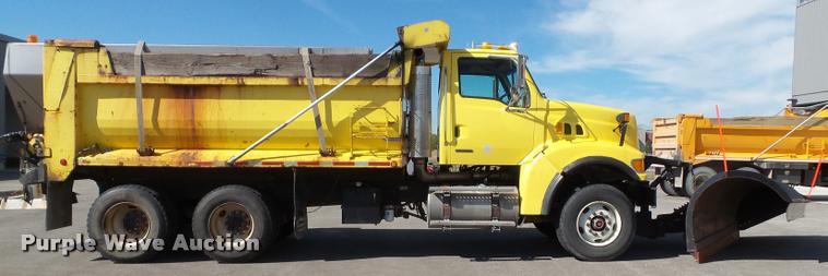 image for item K8149 2006 Sterling LT9500 dump truck