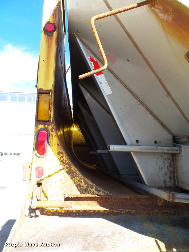 image for item K8149 2006 Sterling LT9500 dump truck