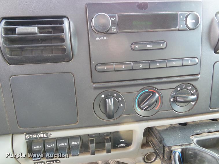 image for item K8159 2006 Ford F450 Super Duty XL SuperCab flatbed truck