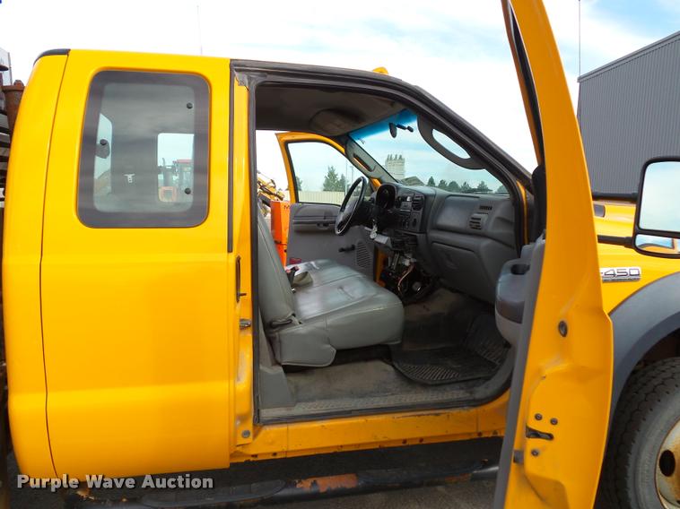 image for item K8159 2006 Ford F450 Super Duty XL SuperCab flatbed truck