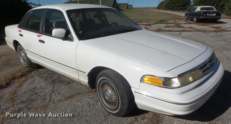 image for item L1746 1997 Ford Crown Victoria