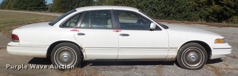 image for item L1746 1997 Ford Crown Victoria
