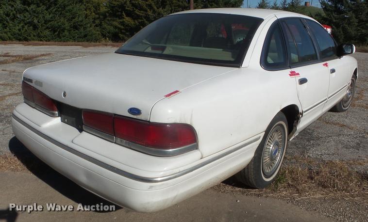 image for item L1746 1997 Ford Crown Victoria