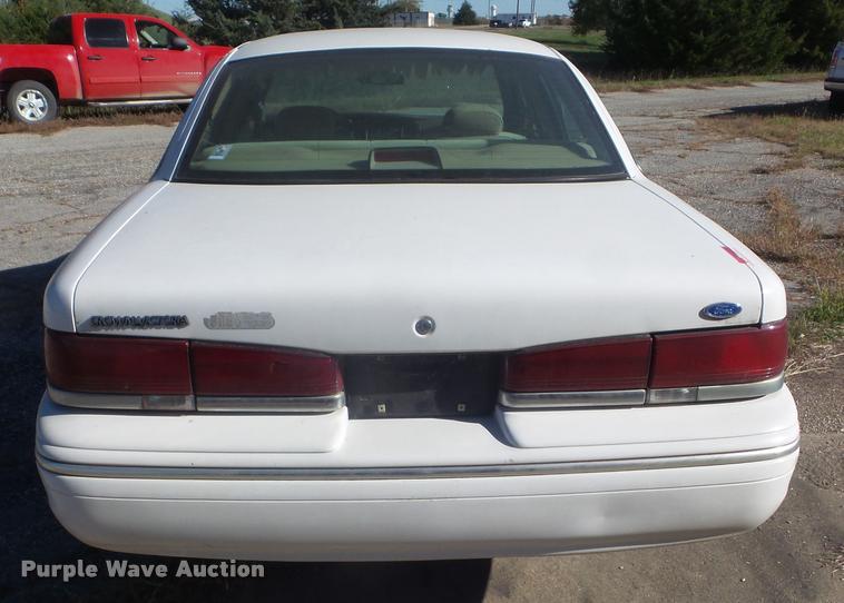 image for item L1746 1997 Ford Crown Victoria
